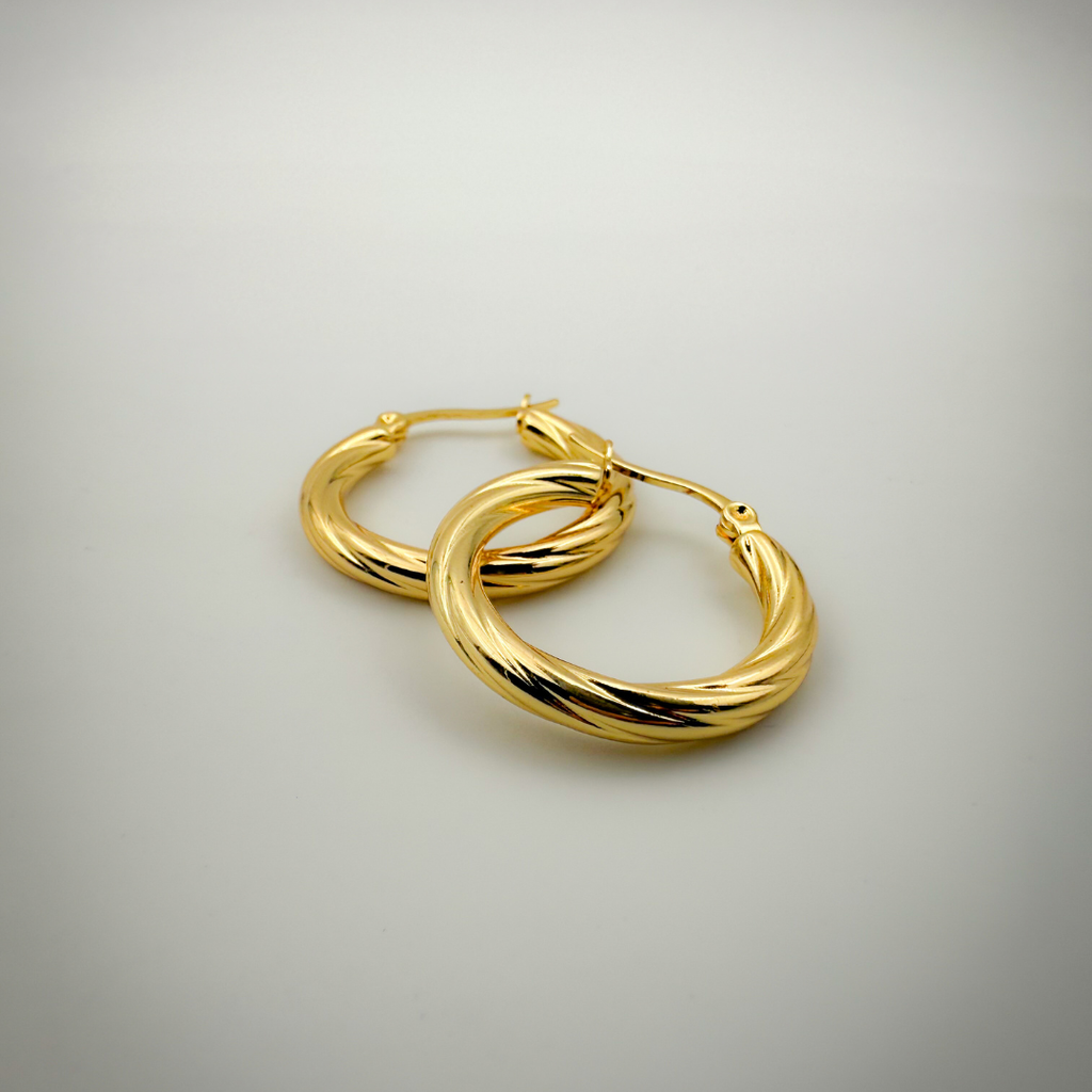 GIRÊ - Gedrehte Creolen – 18K vergoldet