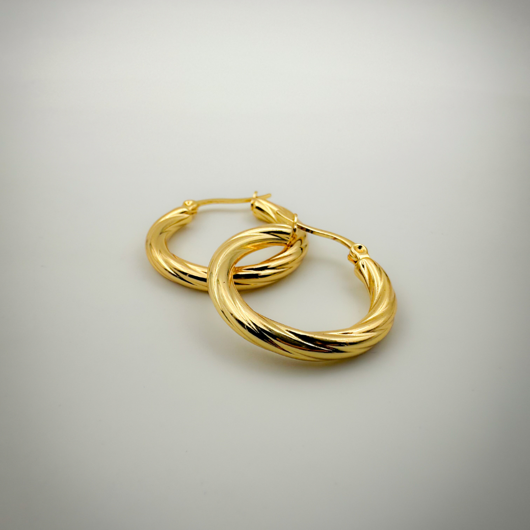 GIRÊ - Gedrehte Creolen – 18K vergoldet